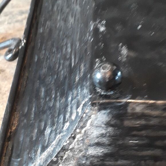 Beautiful pounded metal tray with handles. - Picture 6 of 6